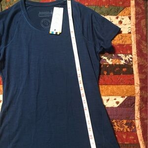 New with tags smartwool merino wool t shirt in navy